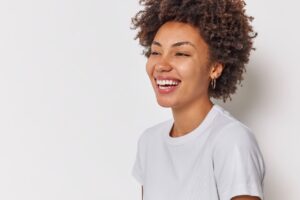 Descubra Como o Sorriso Influencia a Saúde Mental e Física